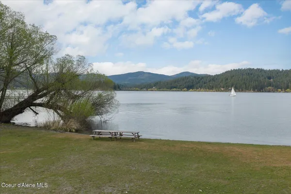 $499,000 | 11102 North 4th Street, Hauser, ID 83854