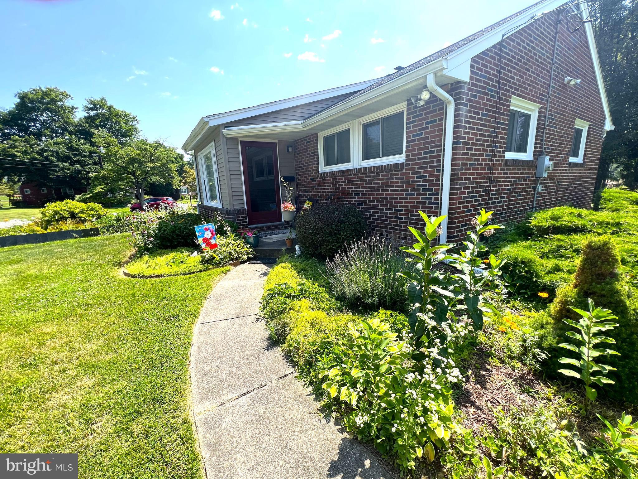 515 Capri Road Lancaster, PA 17603 - Photo 3 of 39 CONCRETE WALKWAY