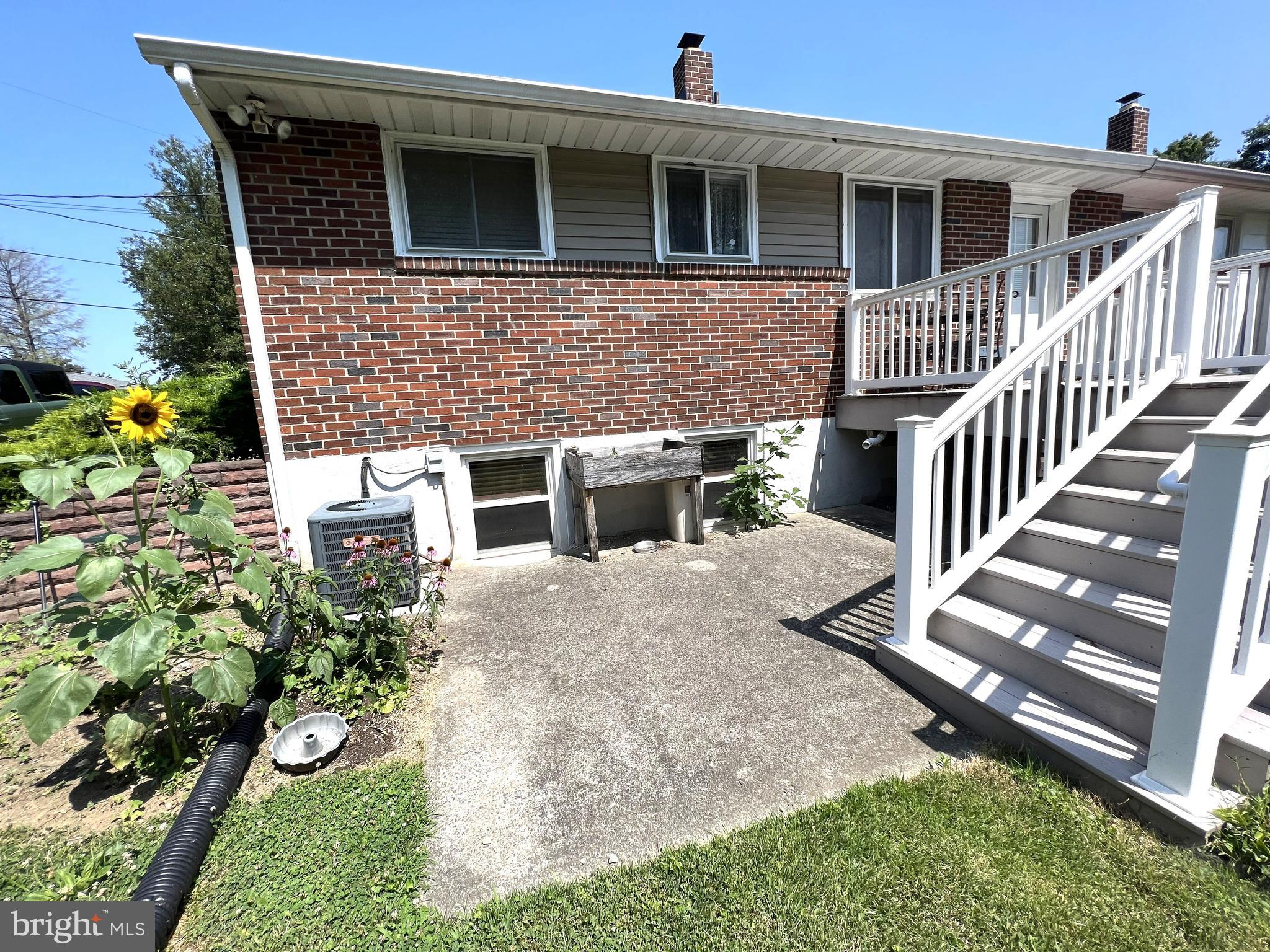 515 Capri Road Lancaster, PA 17603 - Photo 31 of 39 PERFECT PATIO FOR OUTDOOR ENTERTAINING