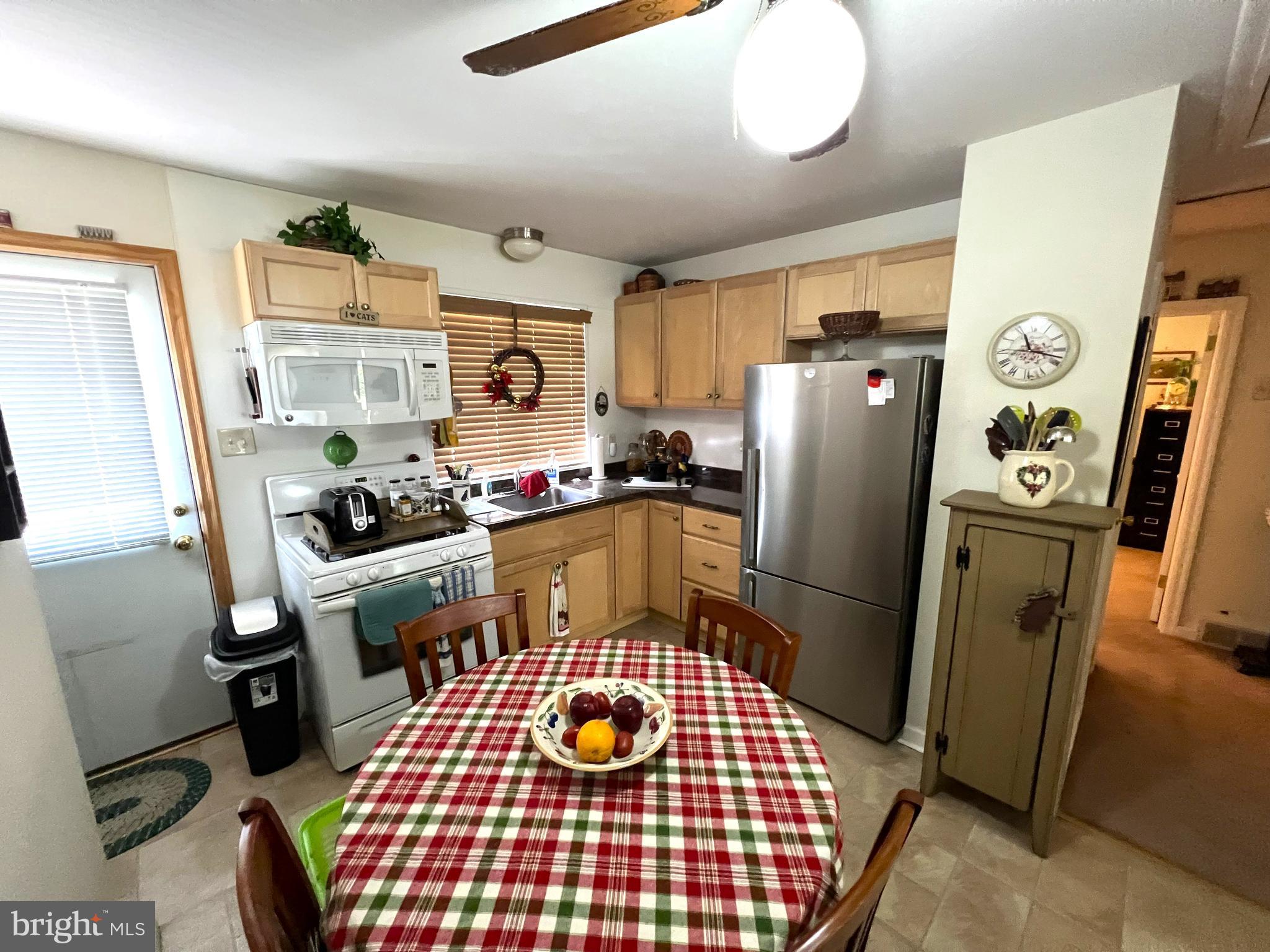 515 Capri Road Lancaster, PA 17603 - Photo 10 of 39 UPDATED KITCHEN W/ GAS RANGE & SS APPLIANCES