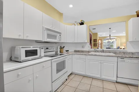 $395,000 | 10585 Royal Caribbean Circle, Boynton Beach, FL 33437