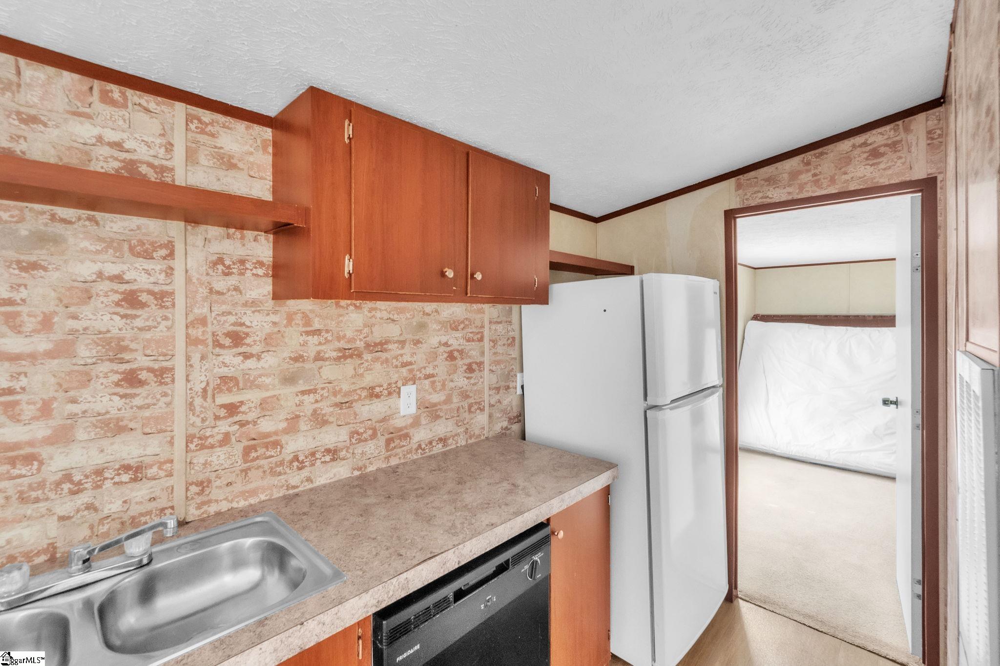 145 Shaw Ridge Drive Woodruff, SC 29388 - Photo 3 of 28