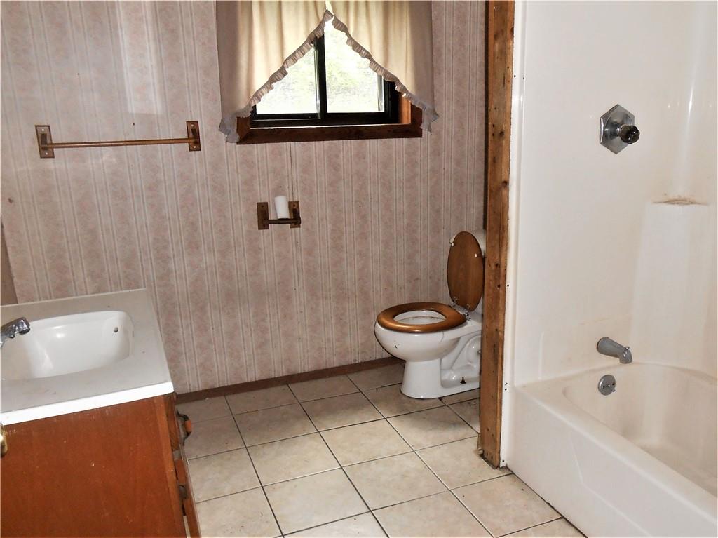 239 Malin Road Ridgway, PA 15853 - Photo 9 of 10 a bathroom with a toilet a sink and bathtub
