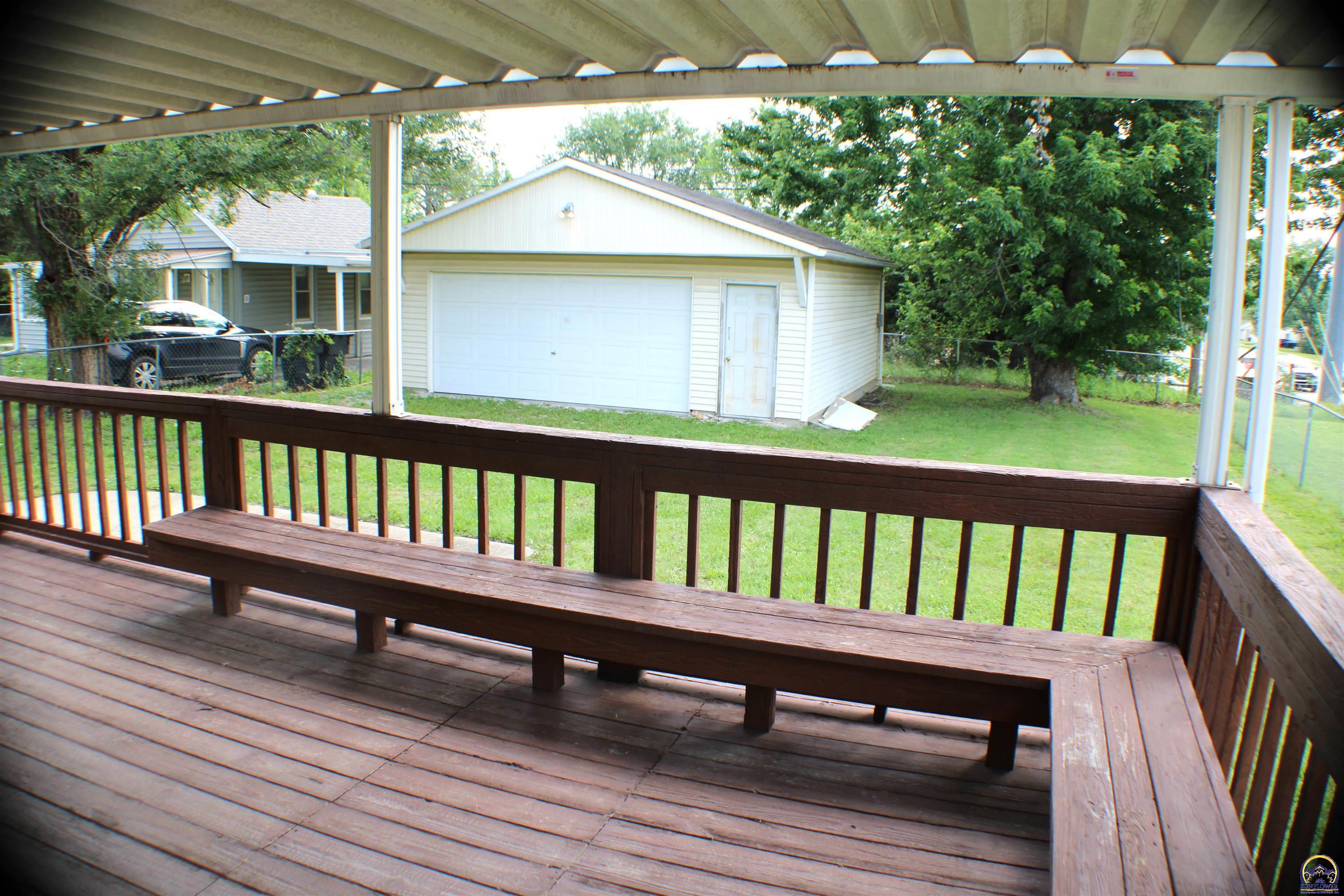 1014 Southeast 21st Street Topeka, KS 66607 - Photo 5 of 25