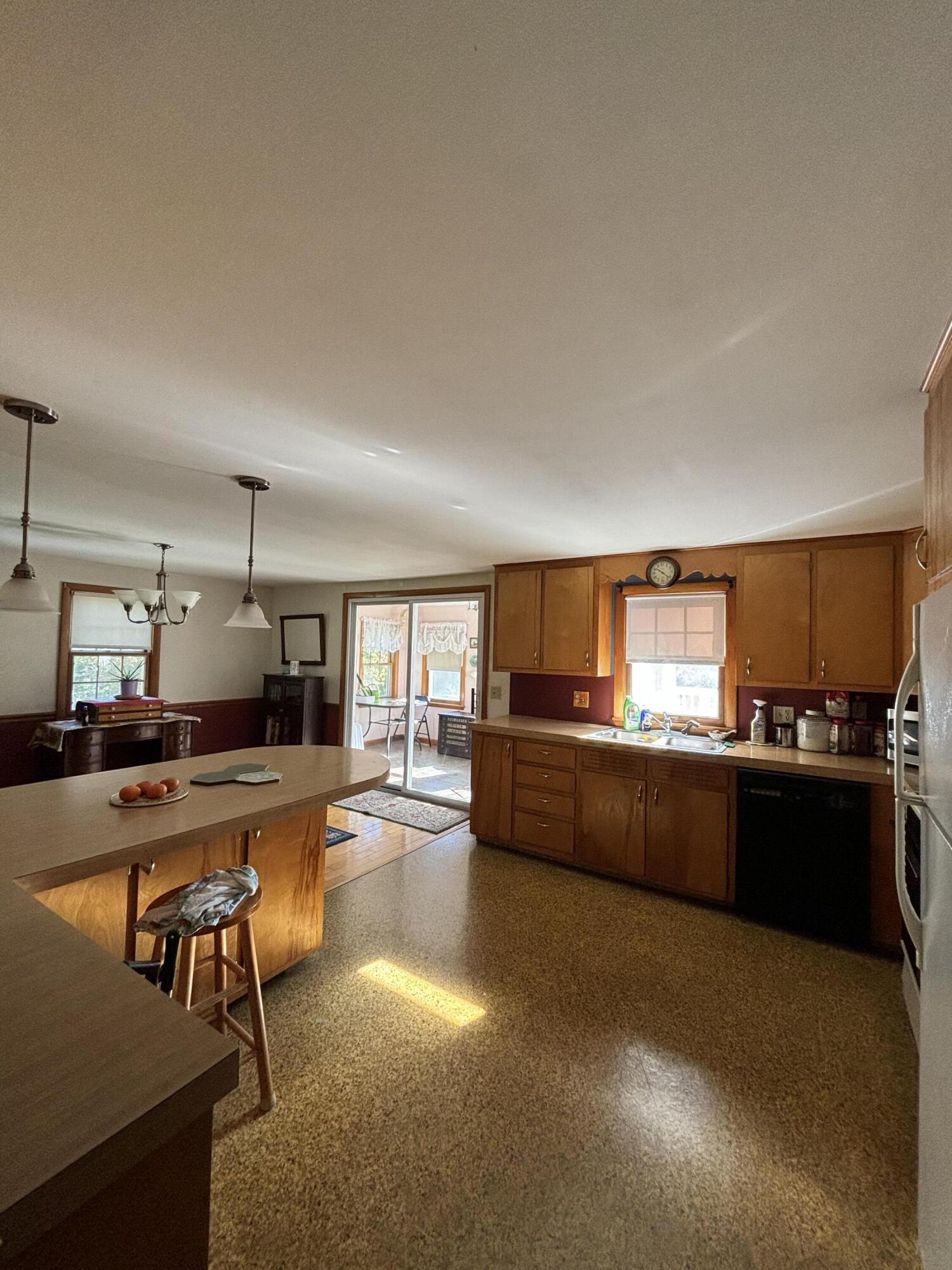 346 Cape Road Standish, ME 04084 - Photo 2 of 27 IMG_6899