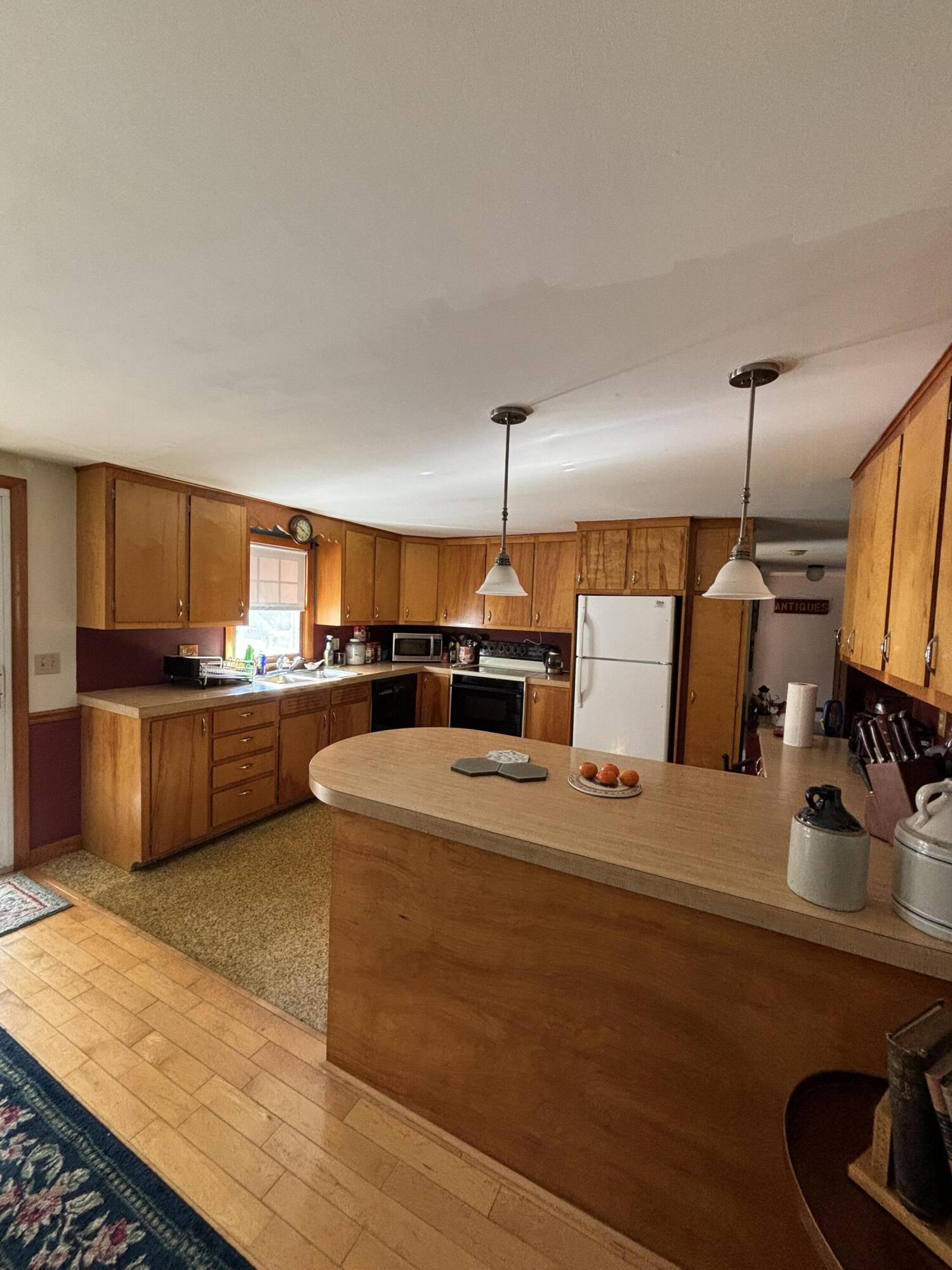 346 Cape Road Standish, ME 04084 - Photo 3 of 27 IMG_6897 2