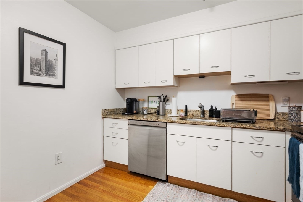 350 North Street, Unit 403 Boston, MA 02113 - Photo 8 of 31