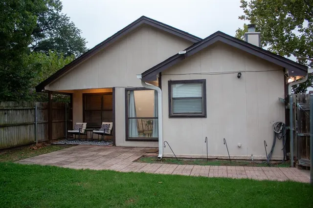 a front view of house with yard