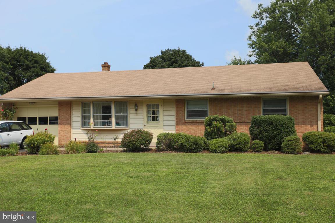 1613 Lambeth Road Lancaster, PA 17601 - Photo 3 of 33