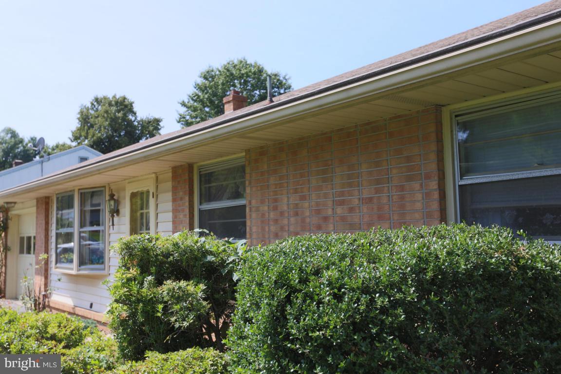 1613 Lambeth Road Lancaster, PA 17601 - Photo 4 of 33