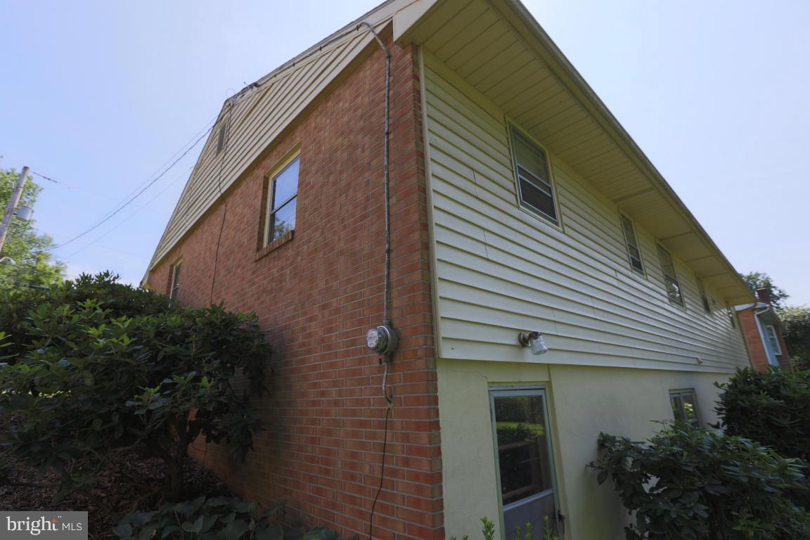 1613 Lambeth Road Lancaster, PA 17601 - Photo 5 of 33