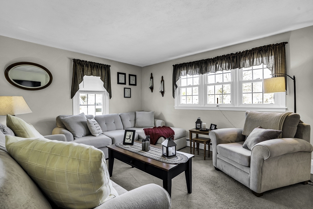 17 Heroult Road Worcester, MA 01606 - Photo 4 of 42 Gallery Image 4