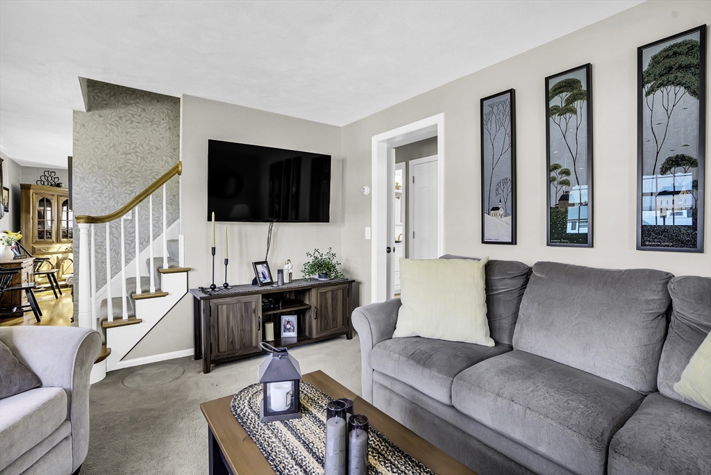 17 Heroult Road Worcester, MA 01606 - Photo 5 of 42 Gallery Image 5