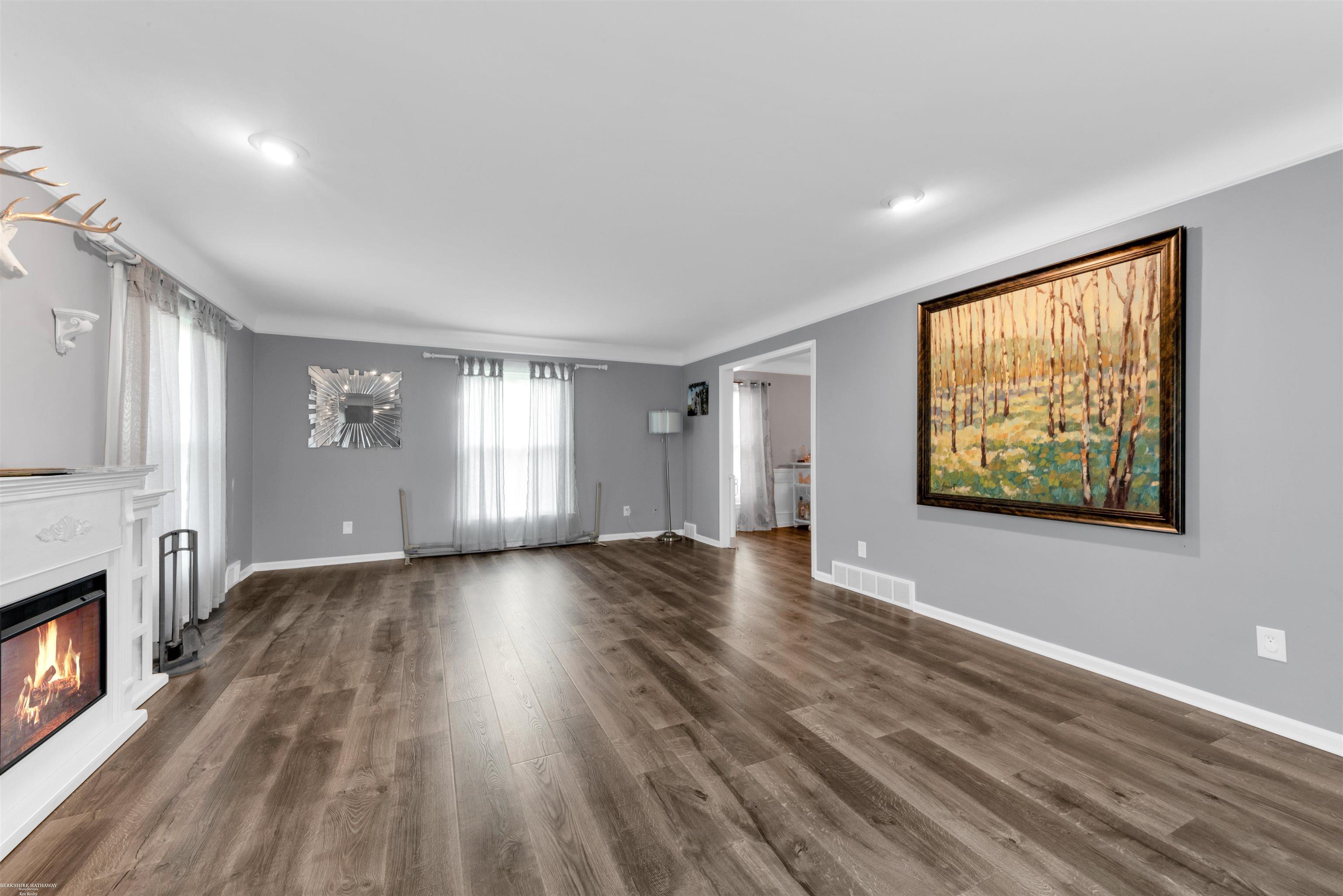 31 North Duval Road Grosse Pointe, MI 48236 - Photo 9 of 55 50118441-8.JPG
