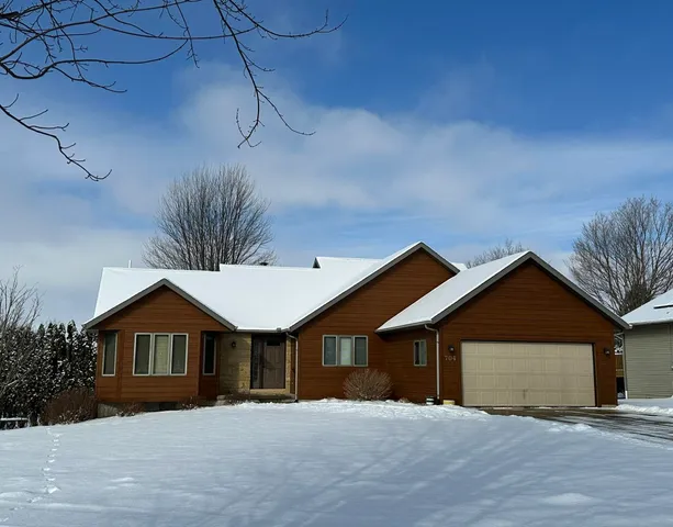 $285,000 | 704 Brynwood Lane, Lena, IL 61048