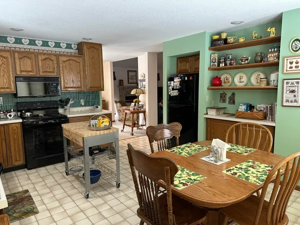 $280,000 | 704 Brynwood Lane, Lena, IL 61048