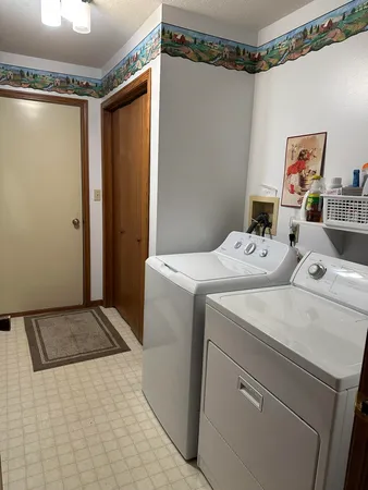 $280,000 | 704 Brynwood Lane, Lena, IL 61048