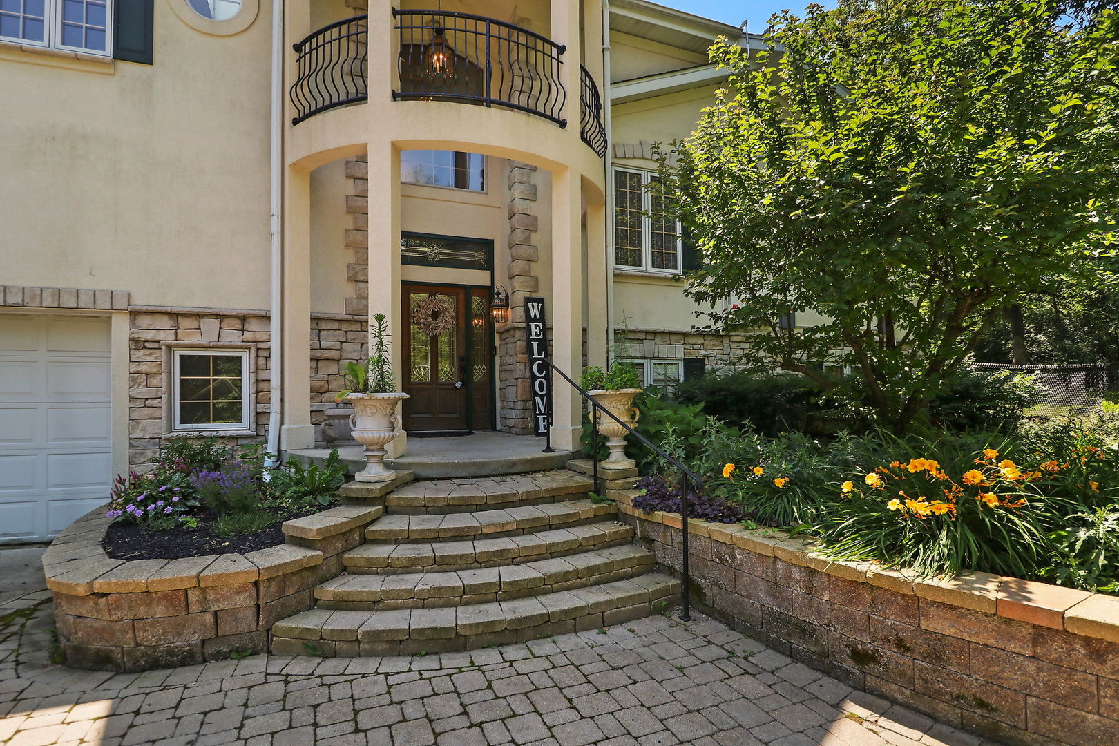4602 Sunnyside Road Woodstock, IL 60098 - Photo 2 of 73 a front view of a house with plants