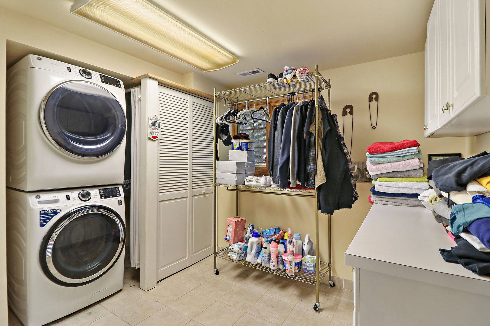 4602 Sunnyside Road Woodstock, IL 60098 - Photo 38 of 73 a view of a storage & utility room with washer and dryer