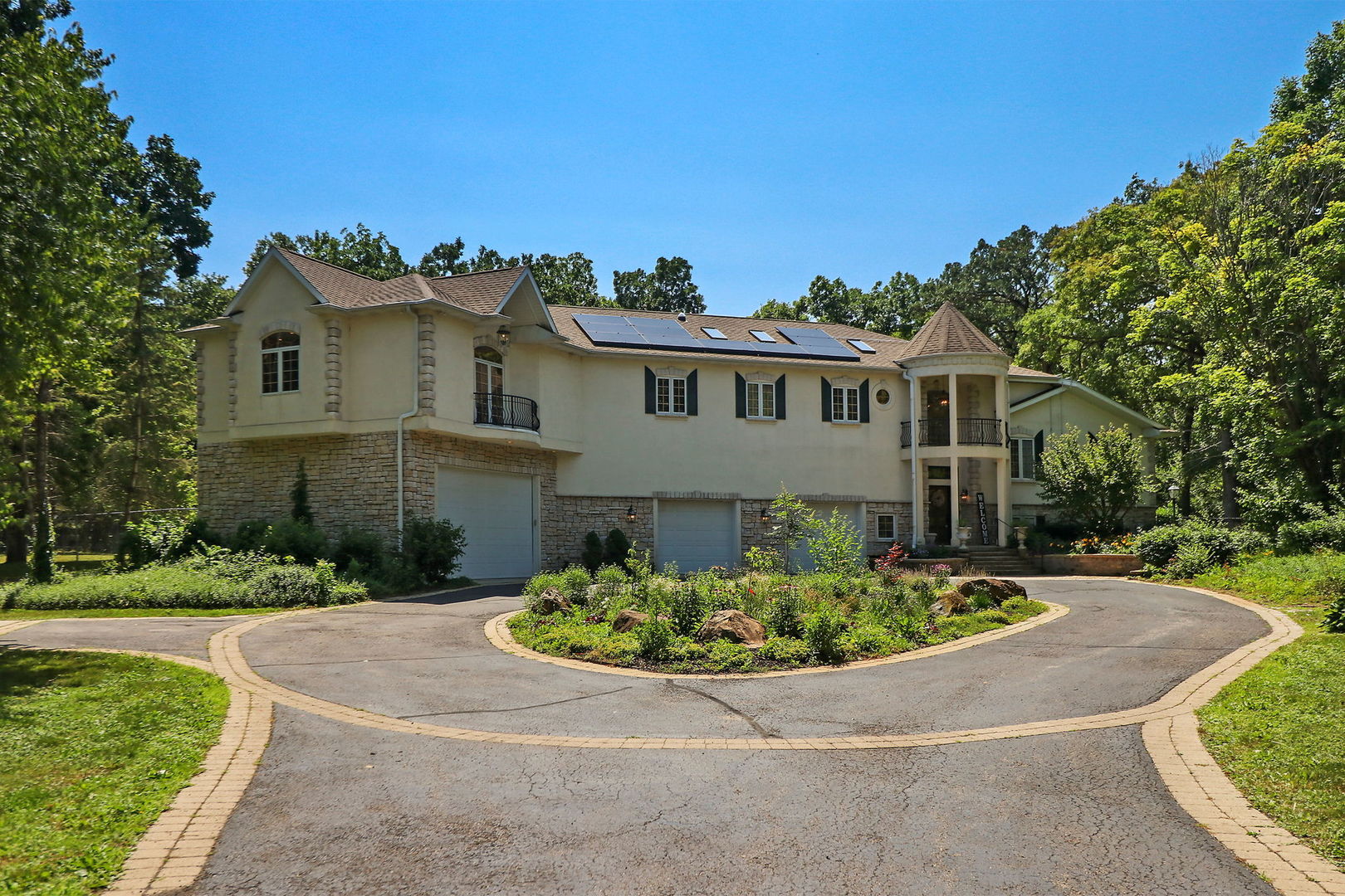 4602 Sunnyside Road Woodstock, IL 60098 - Photo 68 of 73 a front view of a house with a yard