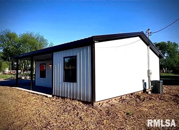 $158,500 | 1002 West Monroe Street, Herrin, IL 62948