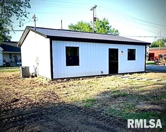 $158,500 | 1002 West Monroe Street, Herrin, IL 62948