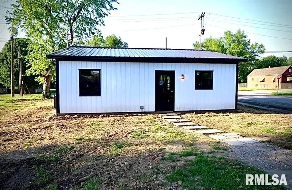 $158,500 | 1002 West Monroe Street, Herrin, IL 62948