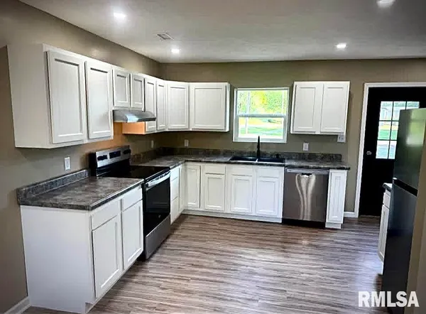 $158,500 | 1002 West Monroe Street, Herrin, IL 62948