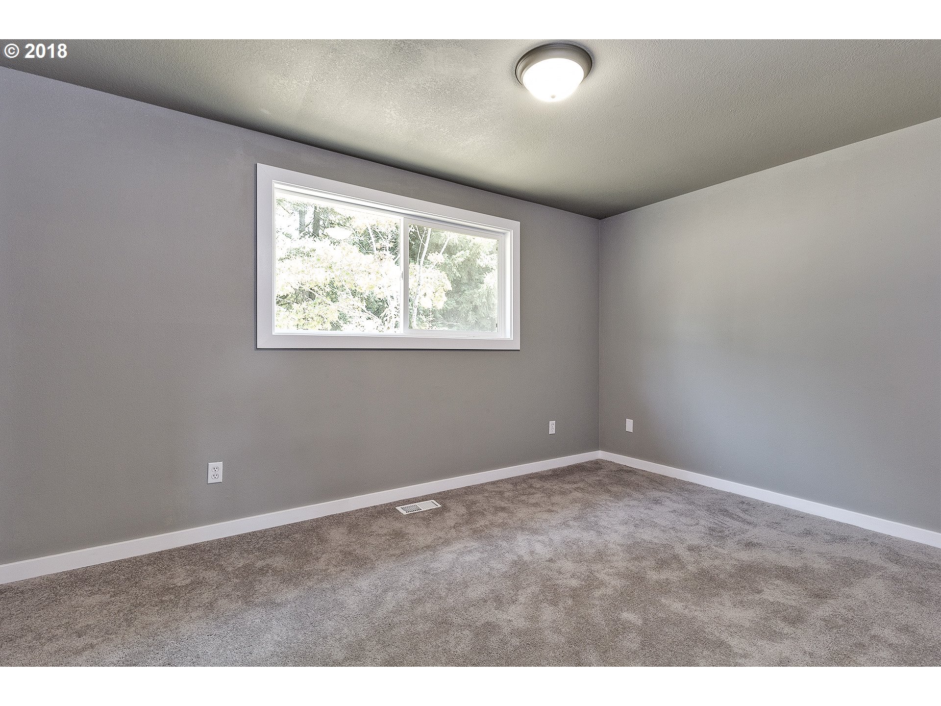 19818 Leland Road Oregon City, OR 97045 - Photo 8 of 11 an empty room with windows