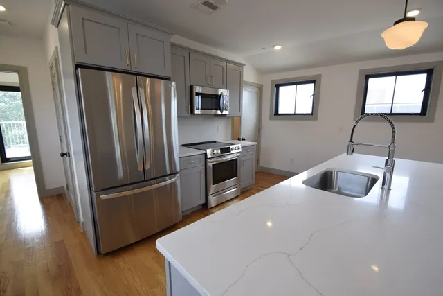 $2,800 | 15 Maywood Street, Unit 4, Boston, MA 02119