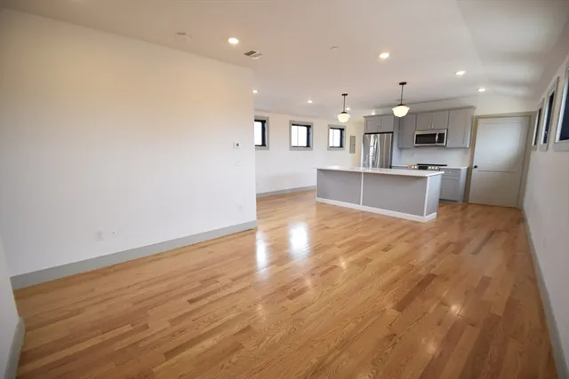 $2,800 | 15 Maywood Street, Unit 4, Boston, MA 02119