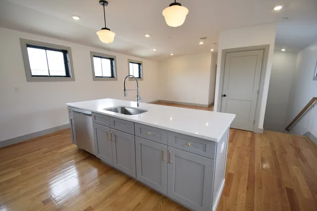 $2,800 | 15 Maywood Street, Unit 4, Boston, MA 02119