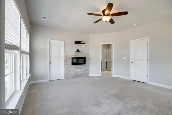 a view of empty room with ceiling fan