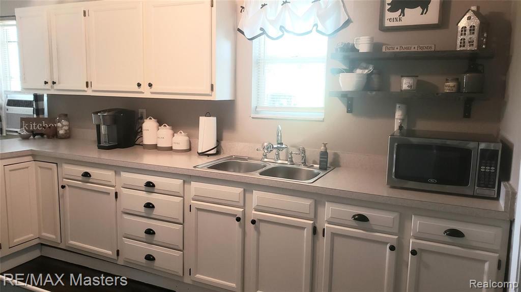 2143 Stewart Road Monroe, MI 48162 - Photo 3 of 26