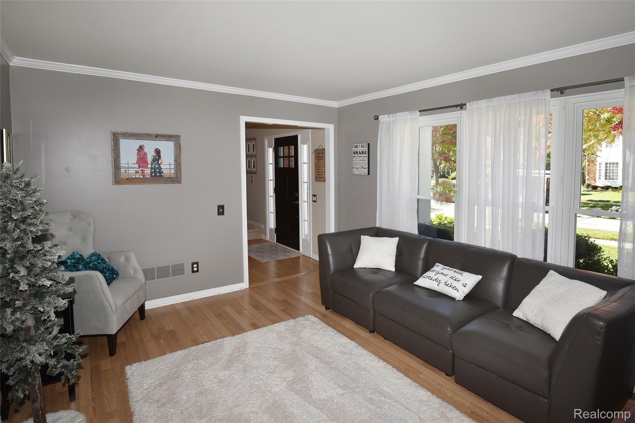 Newer windows ~ lots of natural light