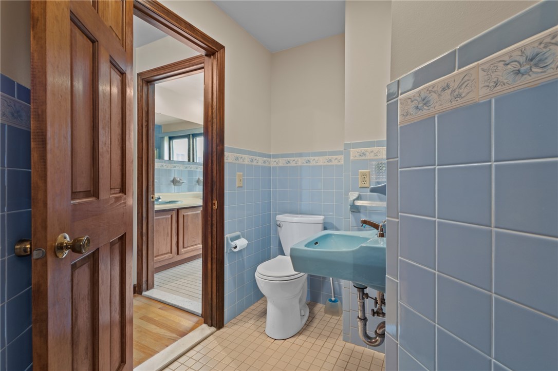 190 Curran Road Cumberland, RI 02864 - Photo 25 of 44 Primary Bath