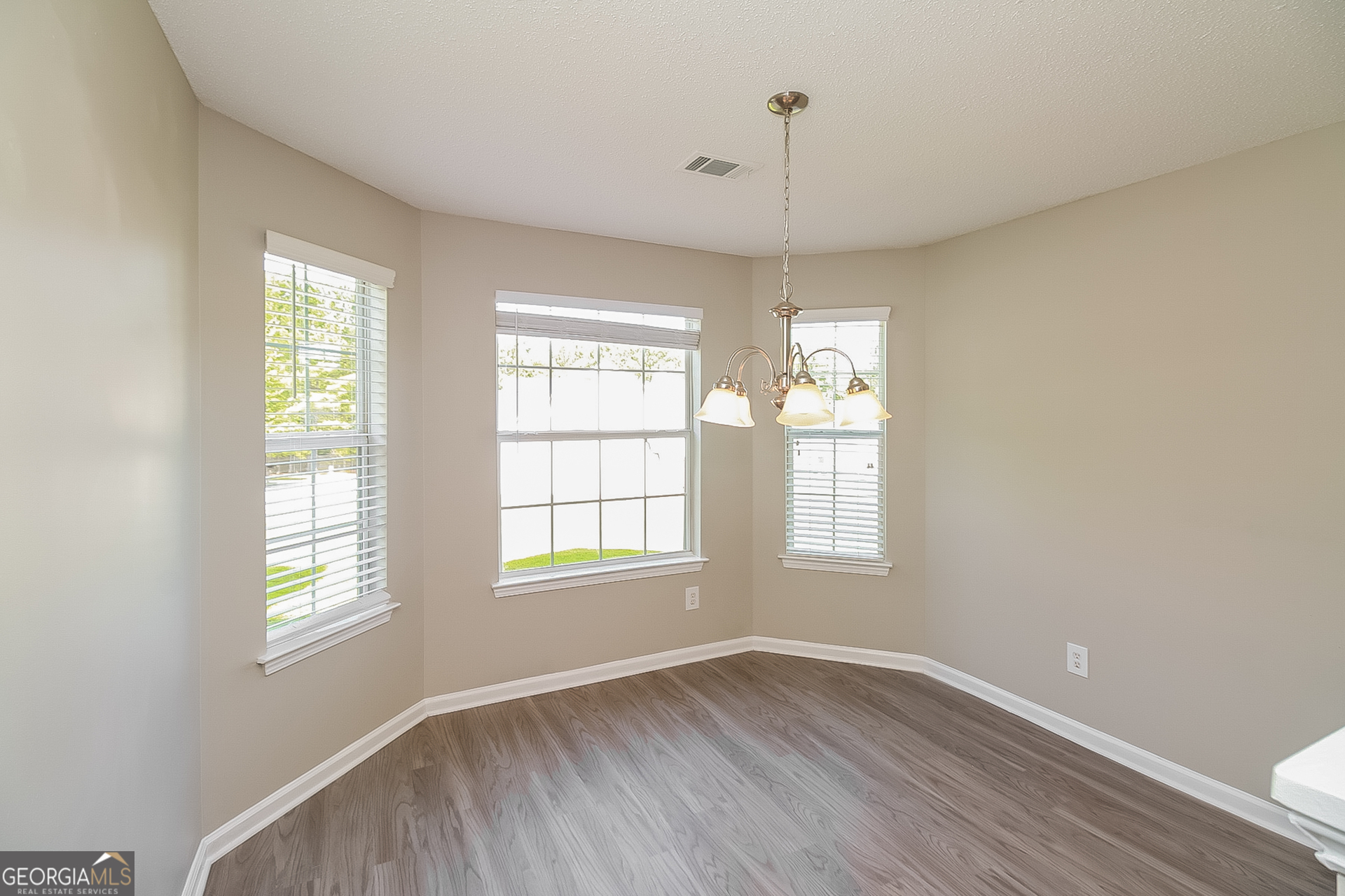 4325 Holliday Road Atlanta, GA 30349 - Photo 4 of 17