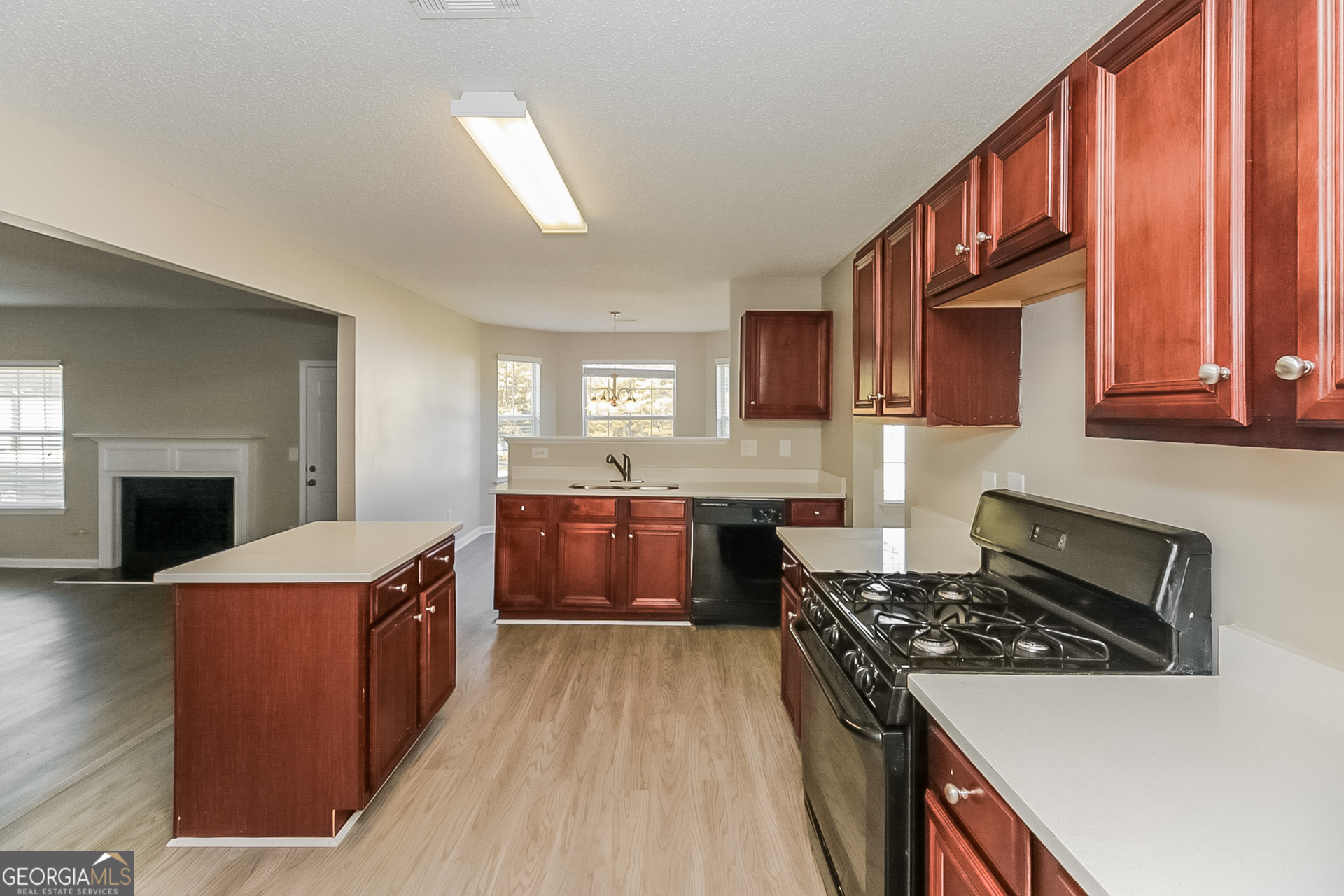 4325 Holliday Road Atlanta, GA 30349 - Photo 5 of 17