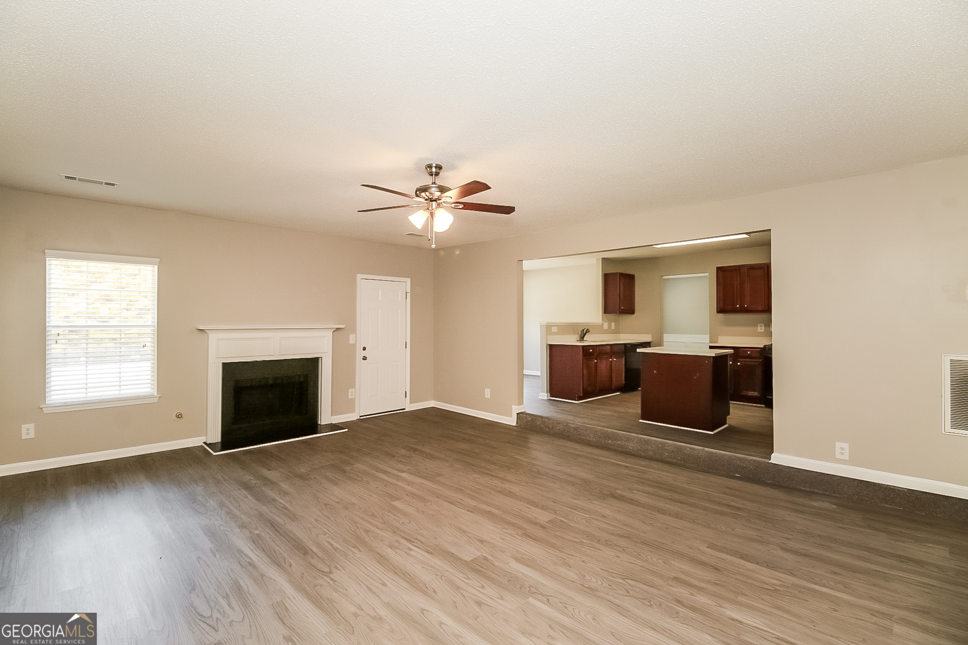 4325 Holliday Road Atlanta, GA 30349 - Photo 8 of 17