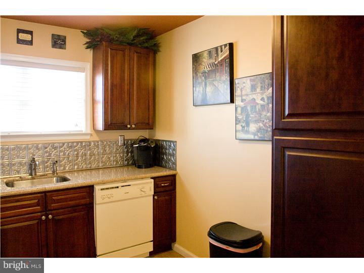 45 Great Oak Road Levittown, PA 19057 - Photo 8 of 24 Gallery Image 8