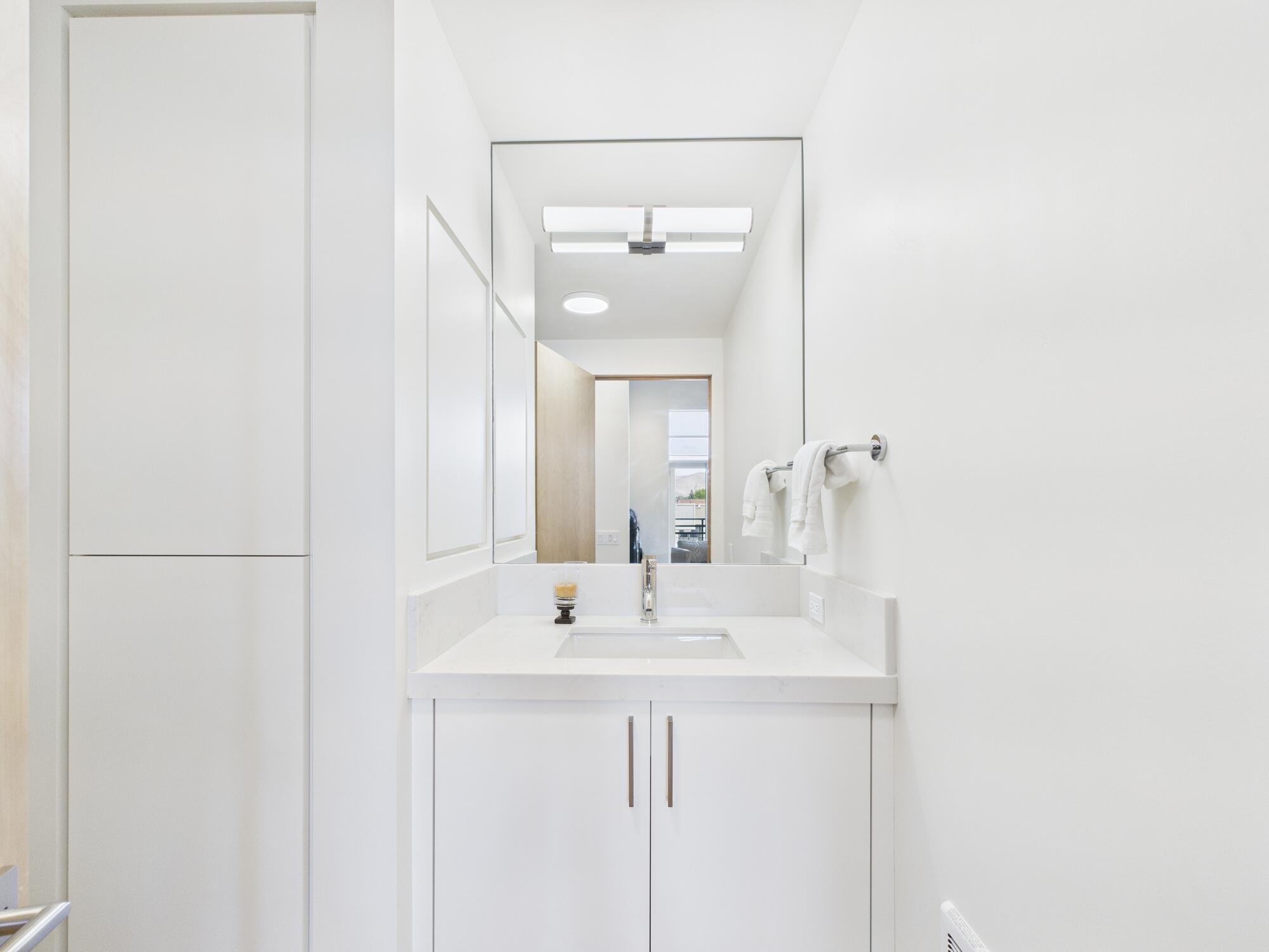 516 North Main Street, Unit 6 Hailey, ID 83333 - Photo 11 of 29 Powder Room