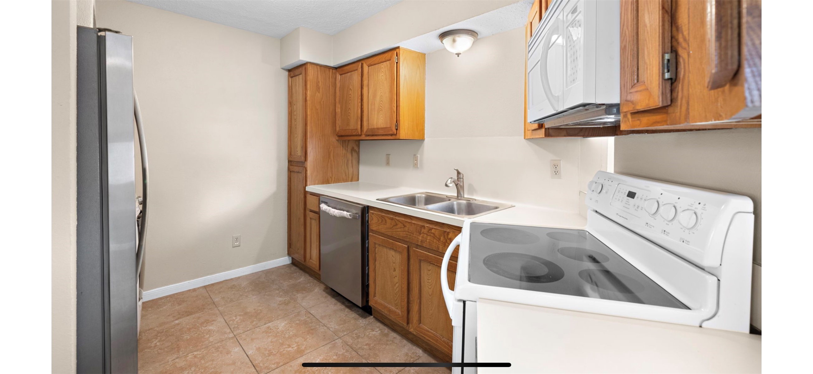 12755 Mill Ridge Drive, Unit 202 Cypress, TX 77429 - Photo 4 of 17 a utility room with dryer and washer