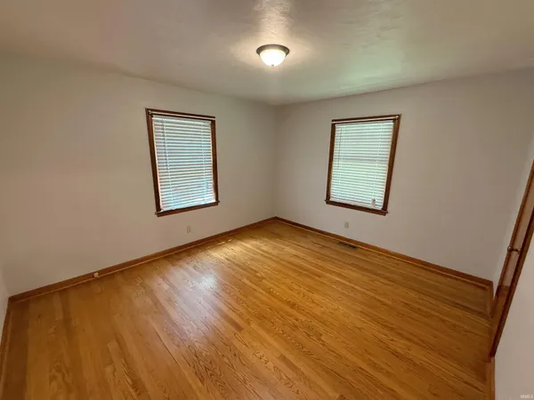 $234,900 | 701 North Meridian Street, Washington, IN 47501