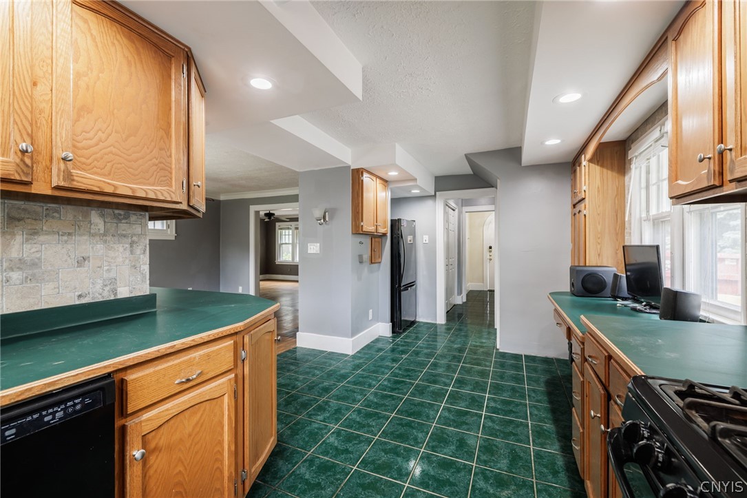 607 Laurelton Road Irondequoit, NY 14609 - Photo 12 of 22