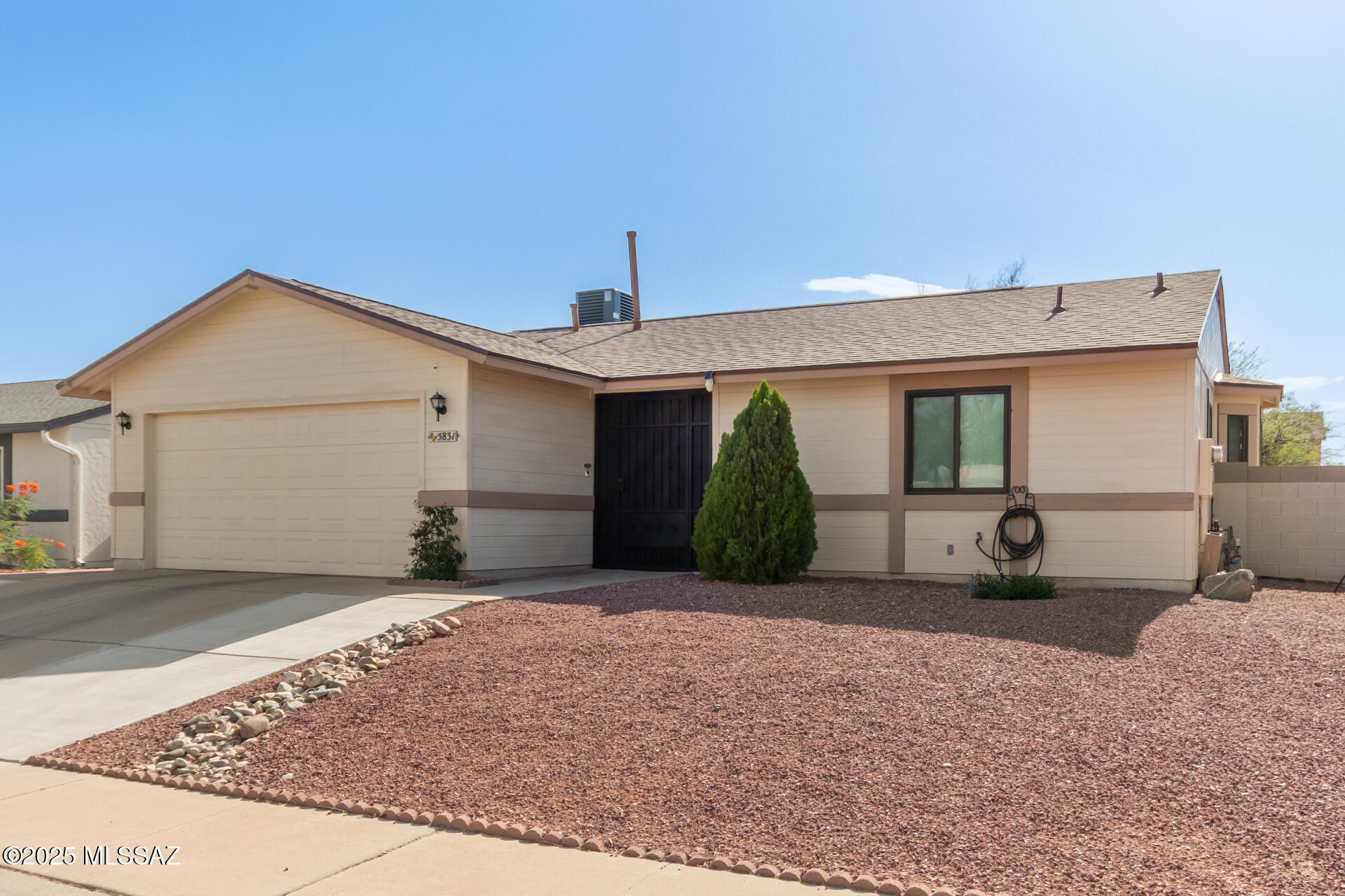 5831 North Moonbrook Road Tucson, AZ 85741 - Photo 3 of 29