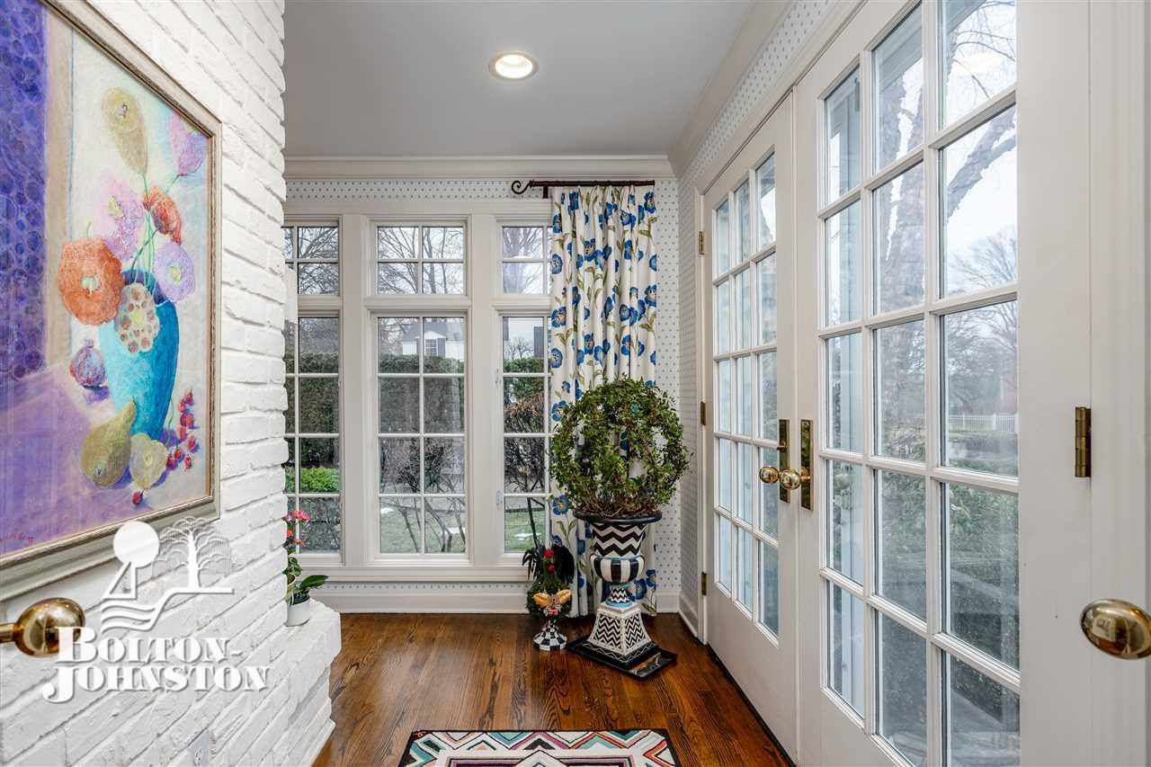 27 Beacon Hill Road Grosse Pointe, MI 48236 - Photo 18 of 51 Glass Walls and Views