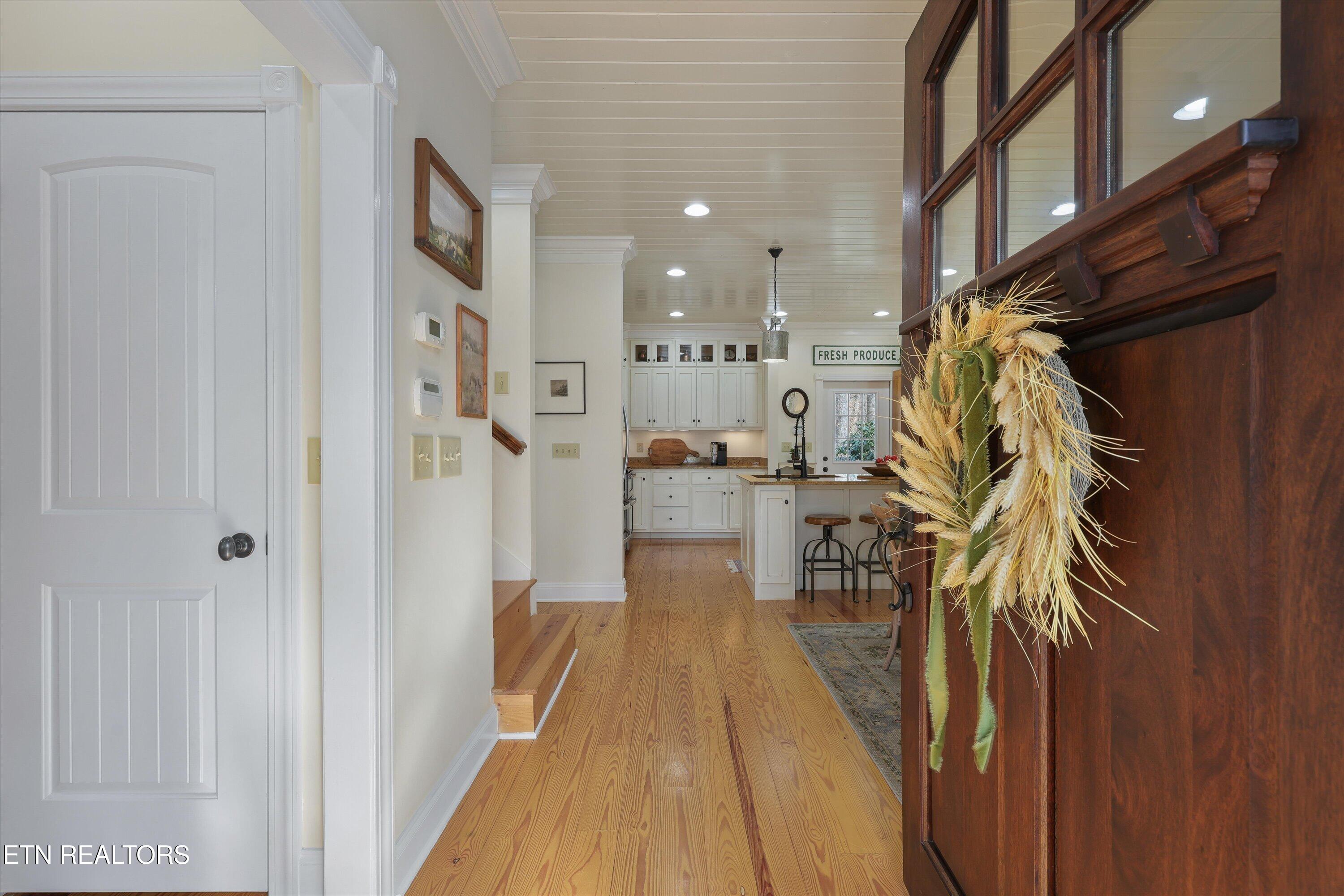 21 East Norris Road Norris, TN 37828 - Photo 8 of 40 FRONT ENTRYWAY