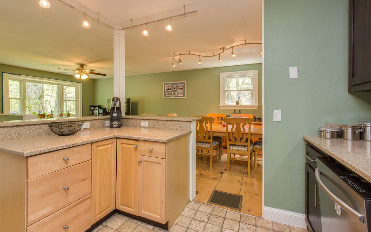 92 Walnut Hill Road Derry, NH 03038 - Photo 14 of 37