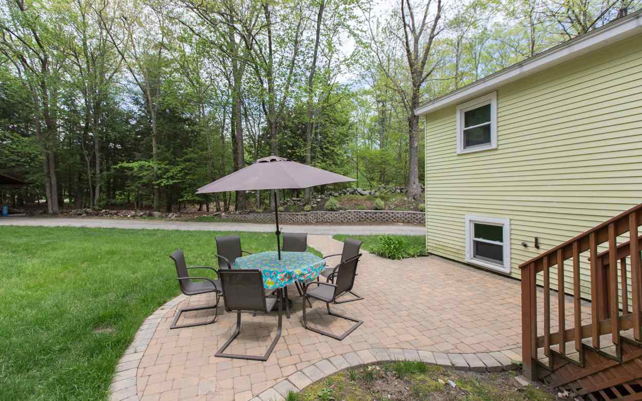 92 Walnut Hill Road Derry, NH 03038 - Photo 32 of 37