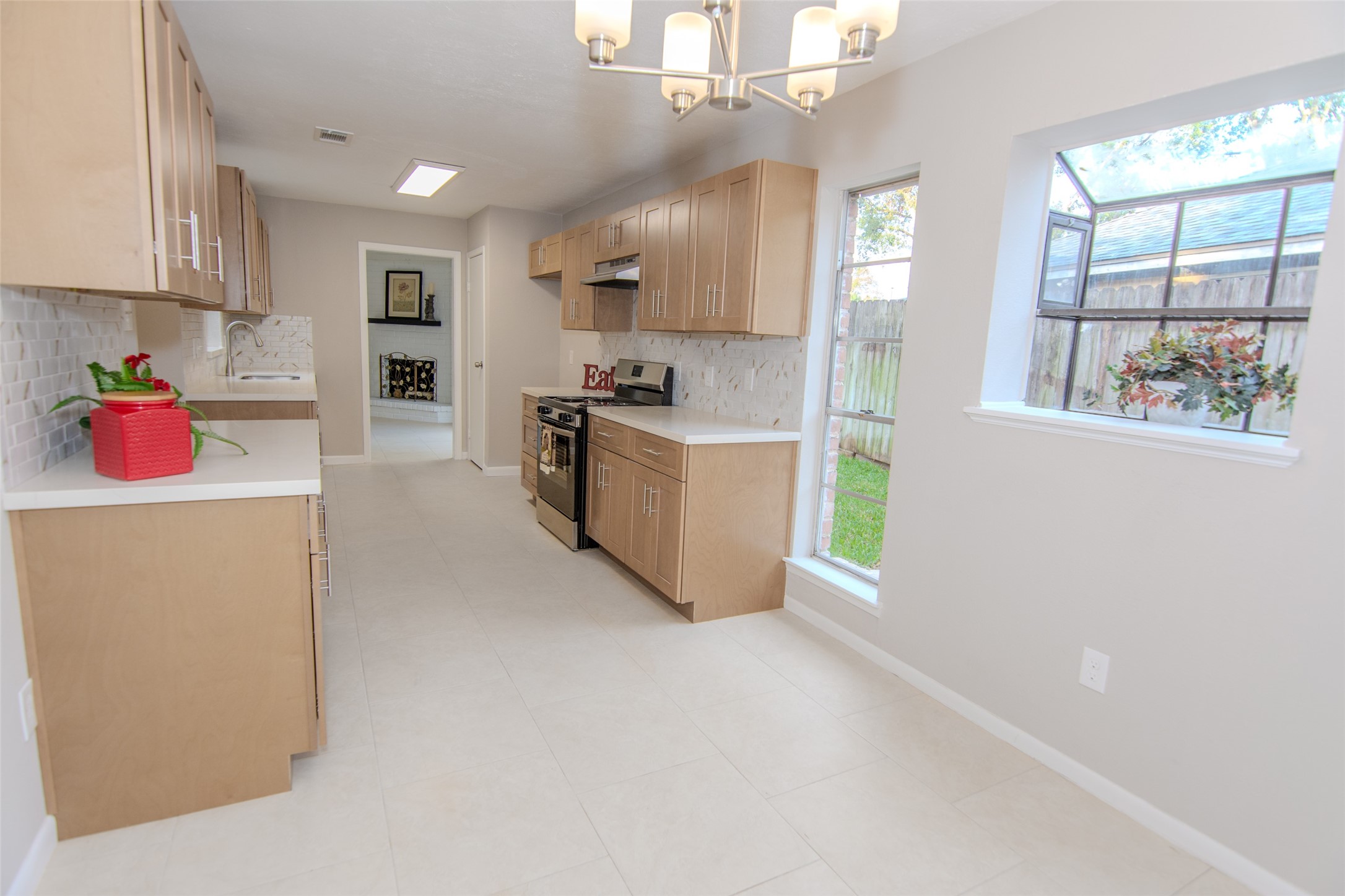 6703 Stonewater Houston, TX 77084 - Photo 5 of 30 Bright breakfast room looking into your modern kitchen.